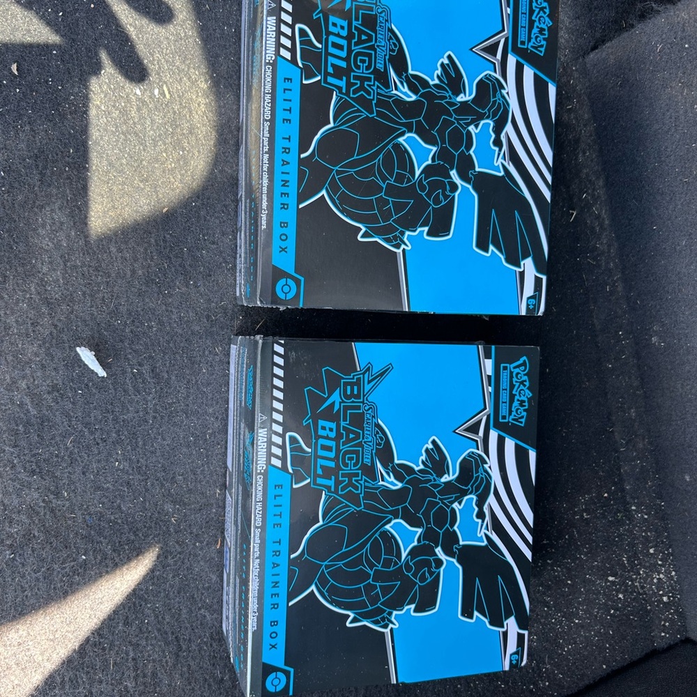 Pokemon Black Bolt Elite Trainer Box - Black and Blue